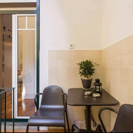 Anjos 3 Bedroom With Balcony * Лісабон