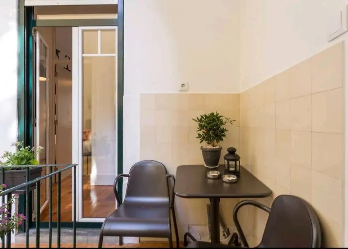 Anjos 3 Bedroom With Balcony * Лісабон